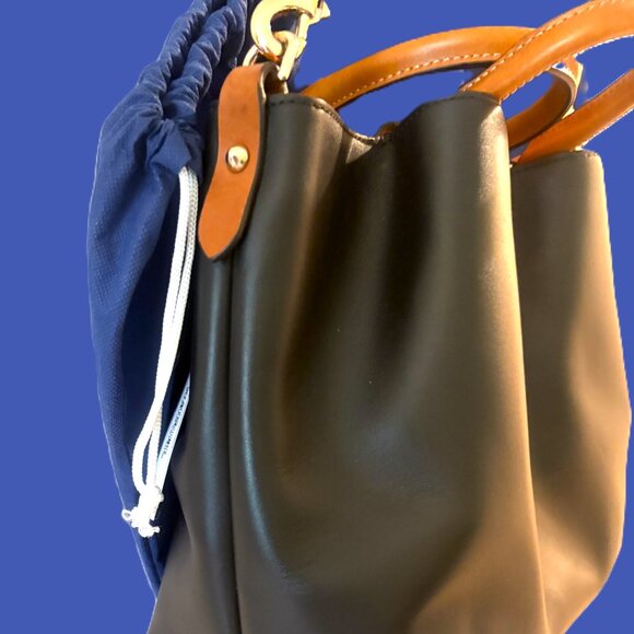 Dooney & Bourke Black Leather Shoulder/Handbag with Gold Trim NWT Dust Bag - Picture 3 of 12